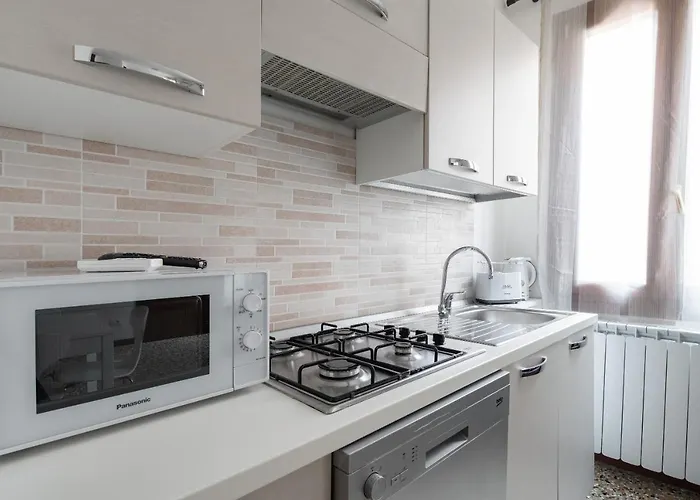 San Polo Canal View Apartments By Wonderful Italy